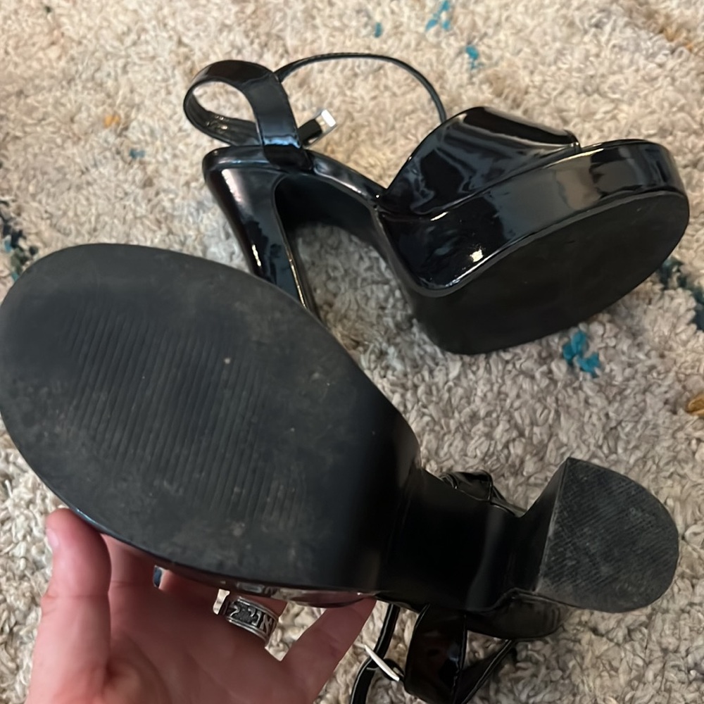 Shoes - Picture 4 of 9